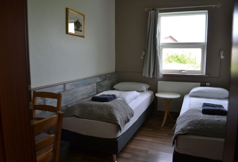 اتاق استاندارد با سرویس بهداشتی مشترک, Dalakot Búdardal