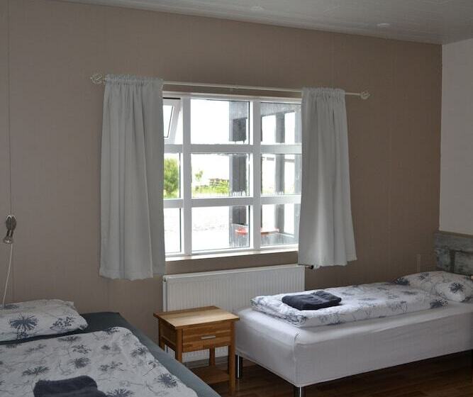 اتاق استاندارد سه تخته با سرویس بهداشتی مشترک, Dalakot Búdardal