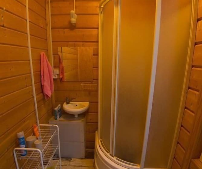 מיטה בחדר משותף, Friday Wood Hostel