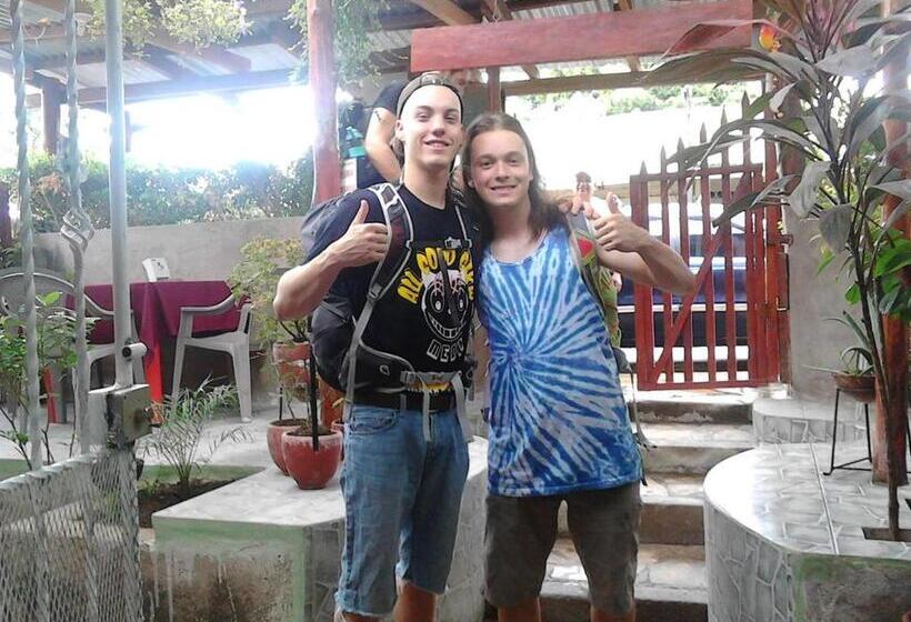 اتاق اکونومی یک تخته, Hostel Julieta