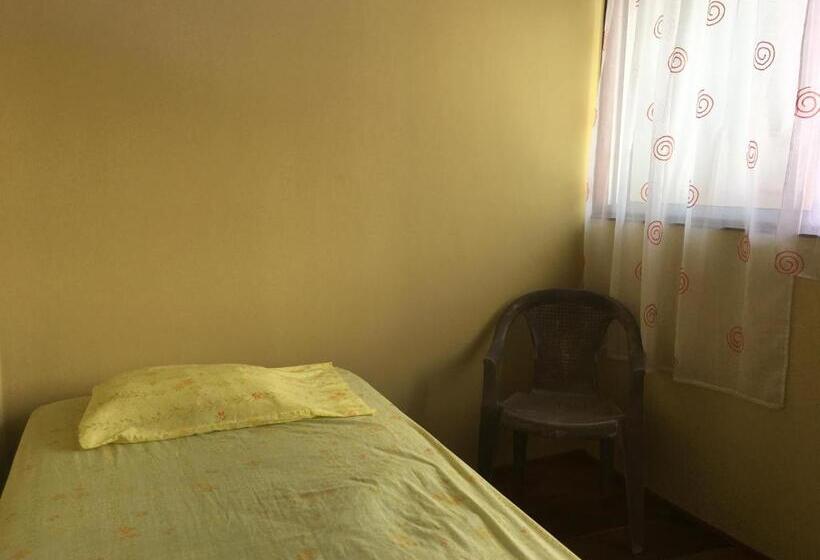 اتاق اکونومی, Hostel Julieta