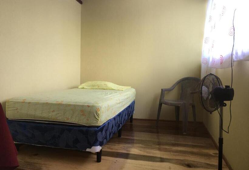 اتاق اکونومی, Hostel Julieta