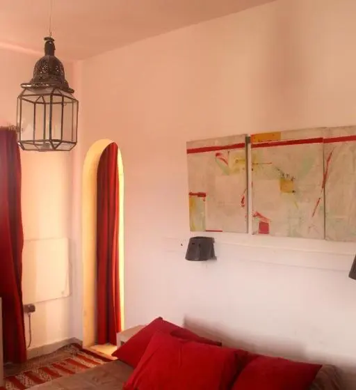 Perhehuone, Auberge De La Plage