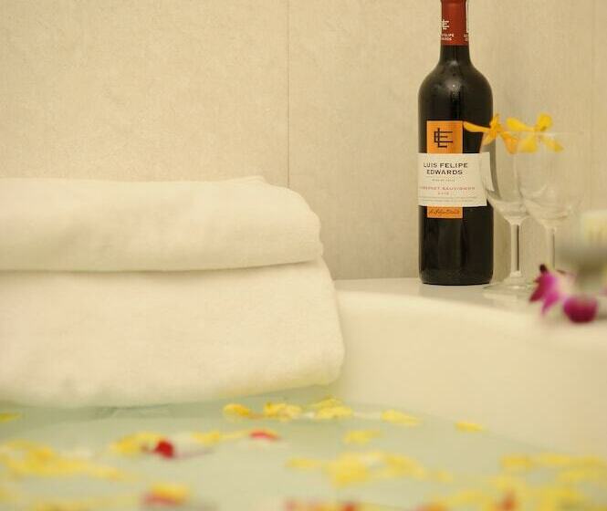 اتاق لوکس, Hoang Yen 2