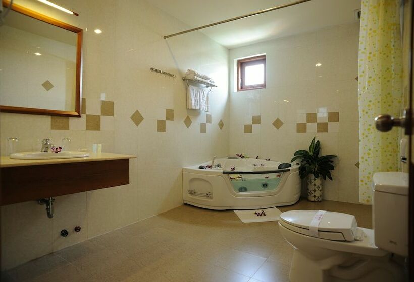 اتاق لوکس, Hoang Yen 2