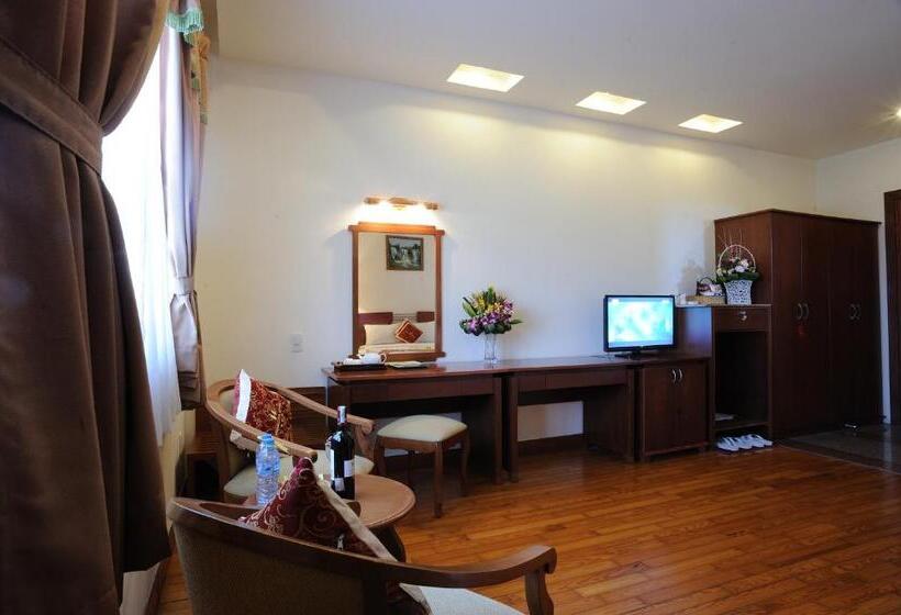 اتاق لوکس, Hoang Yen 2