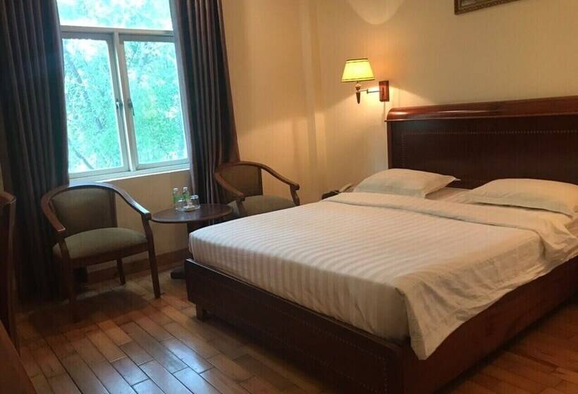 اتاق لوکس, Hoang Yen 2