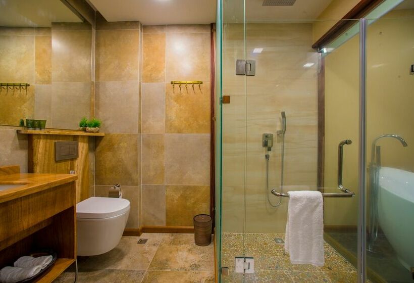 اتاق خانوادگی, Kiha Beach