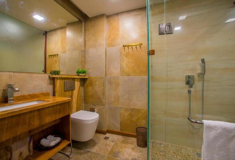 اتاق خانوادگی, Kiha Beach