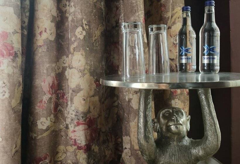 标准间, The White Hart