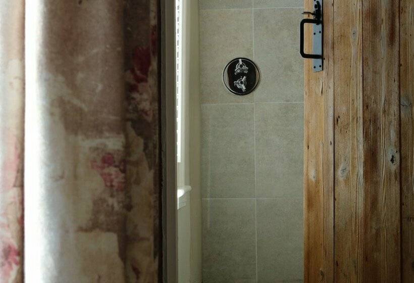 标准间, The White Hart