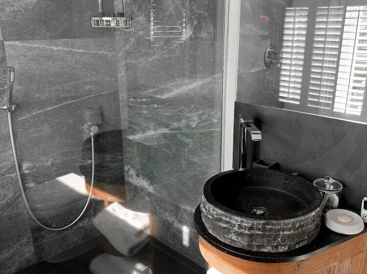 标准间, The White Hart