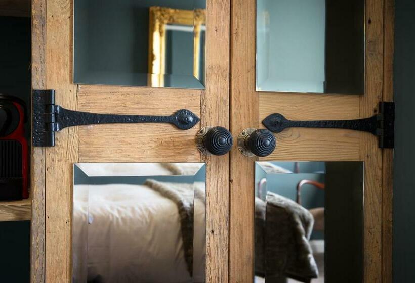 标准间, The White Hart