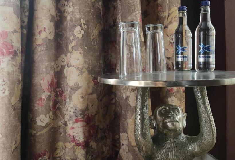 标准间, The White Hart