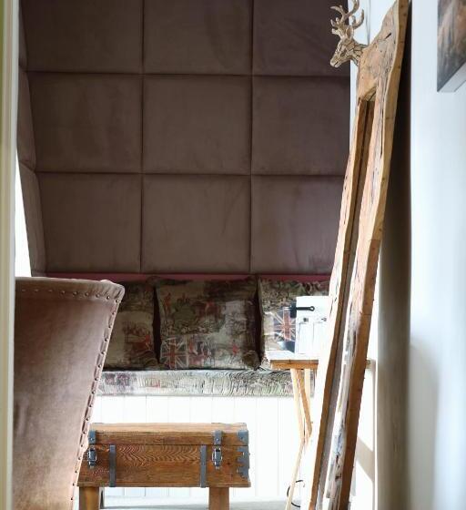 高级大房间, The White Hart