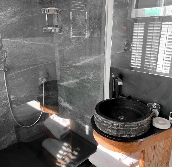 标准间, The White Hart