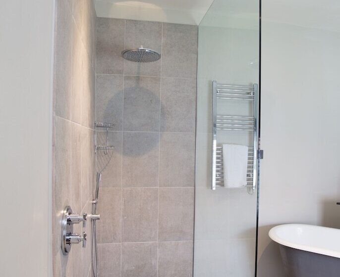 标准间, The White Hart