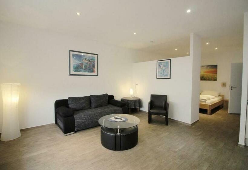 Номер Стандарт, Zur Linde