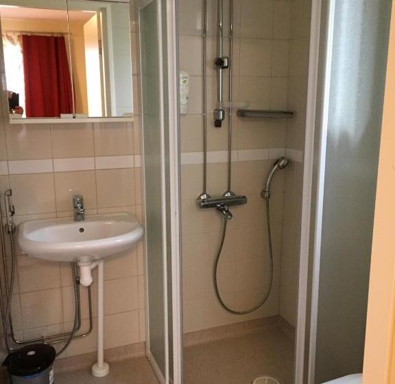 חדר אקונומי, Kitinrivi B&b