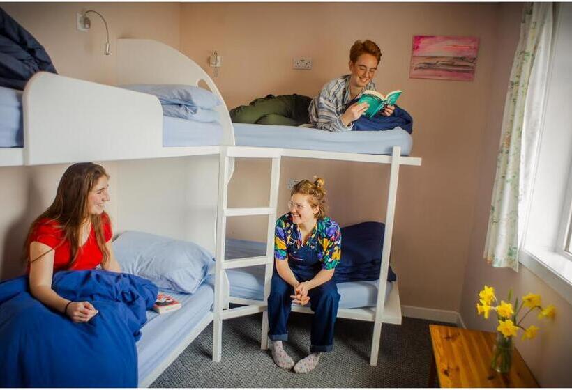 家庭房间共用浴室, Loch Ness  Lochside Hostel, Over 16s Only, Social Backpackers Atmosphere