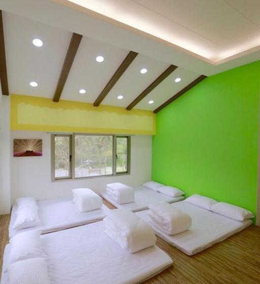 اتاق خانوادگی با چشمانداز کوه, Love B&b