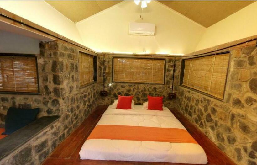 וילה עם חדר שינה אחד ובריכת שחיה, Spree Maati Jungle Resort