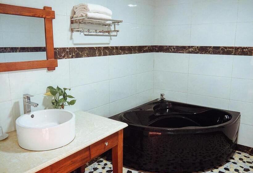 Deluxe room with river view, Truong Xuan Resort