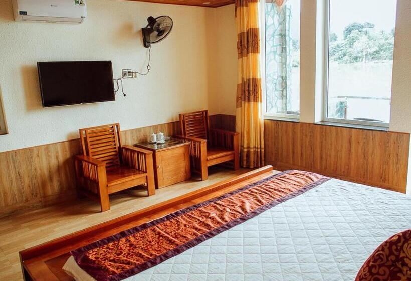 Deluxe room with river view, Truong Xuan Resort