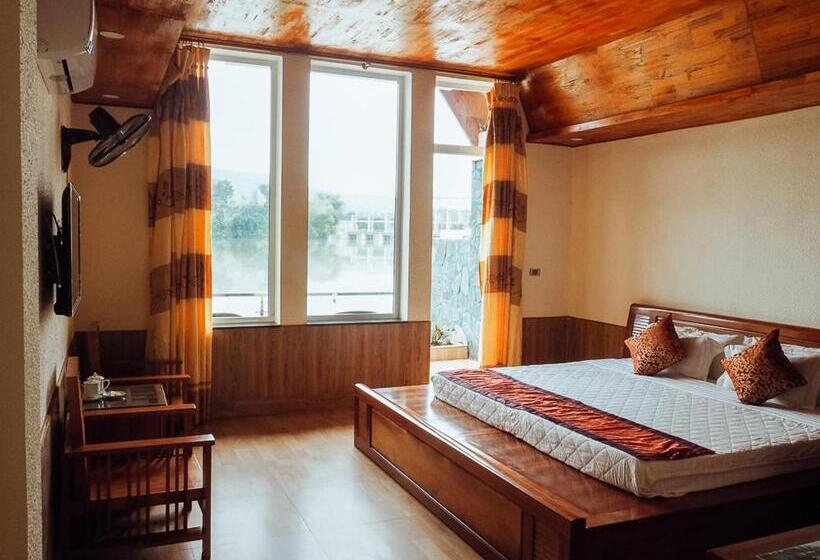 Deluxe room with river view, Truong Xuan Resort