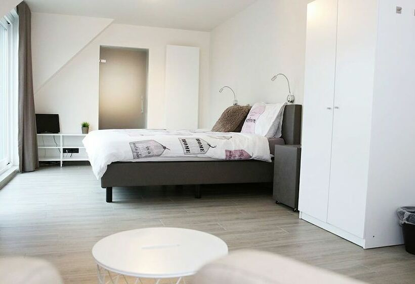 Camera Standard, B&b Intermezzo
