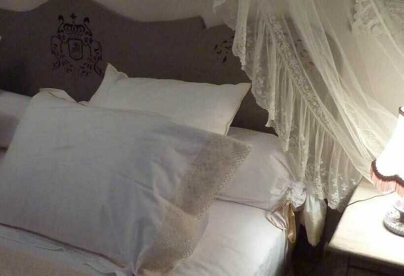 Номер Deluxe, Château De La Hussardière