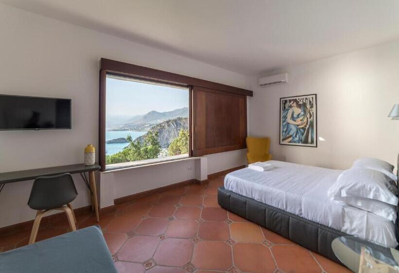 Трехместный Номер Deluxe Вид на Море, Villa Crawford