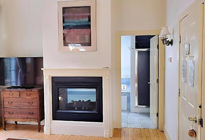 غرفة قياسية سرير كينج, Four Columns Inn