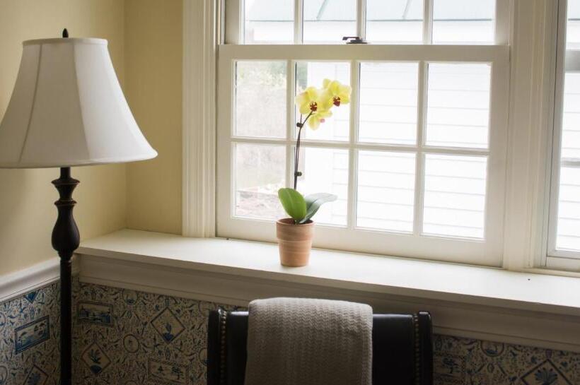 غرفة قياسية, Four Columns Inn