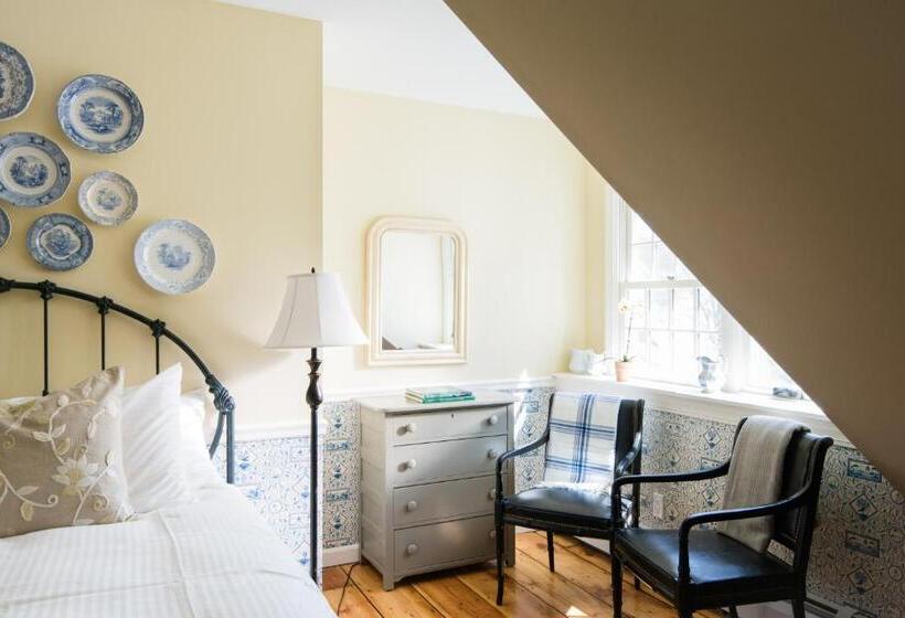 غرفة قياسية, Four Columns Inn