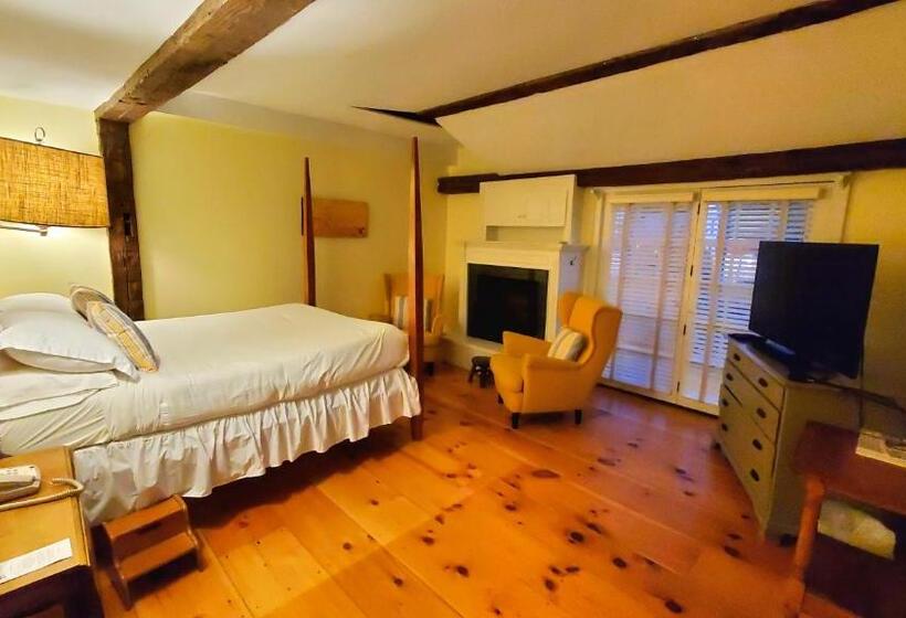 غرفة قياسية, Four Columns Inn