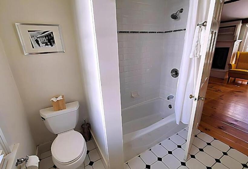 غرفة قياسية, Four Columns Inn