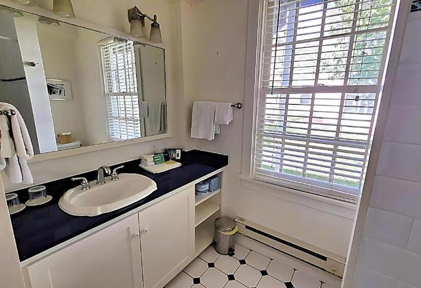 غرفة قياسية, Four Columns Inn