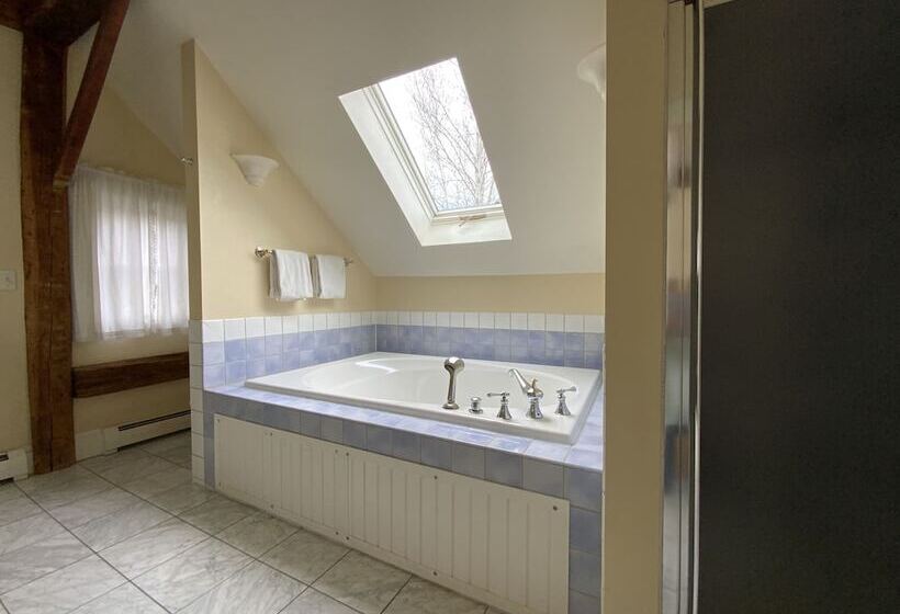 غرفة قياسية, Four Columns Inn