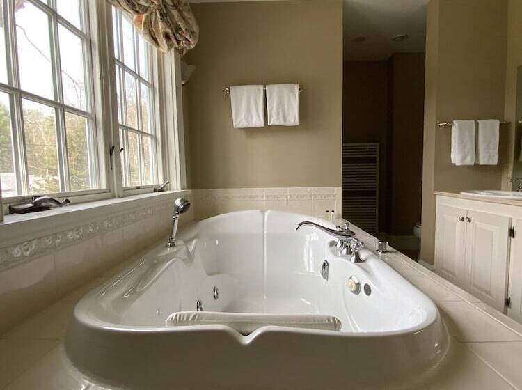 غرفة قياسية, Four Columns Inn