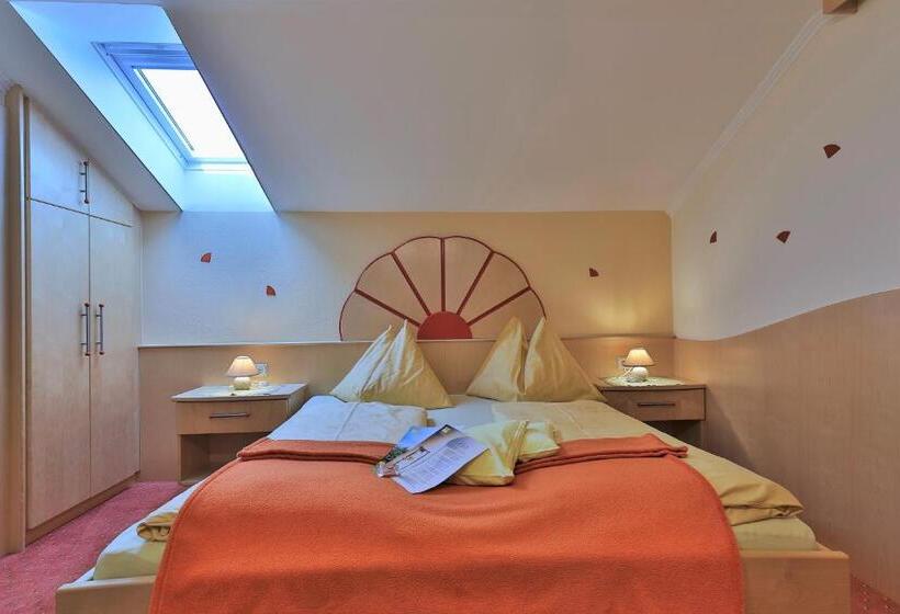 חדר משפחתי, Garni Zerza