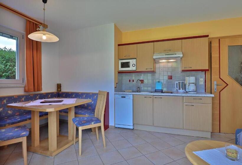 דירת חדר, Garni Zerza