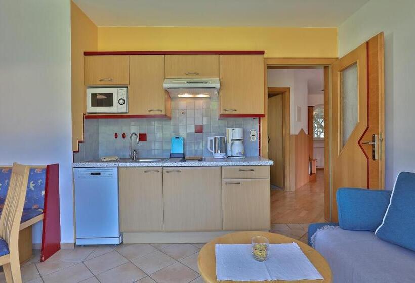 דירת חדר, Garni Zerza