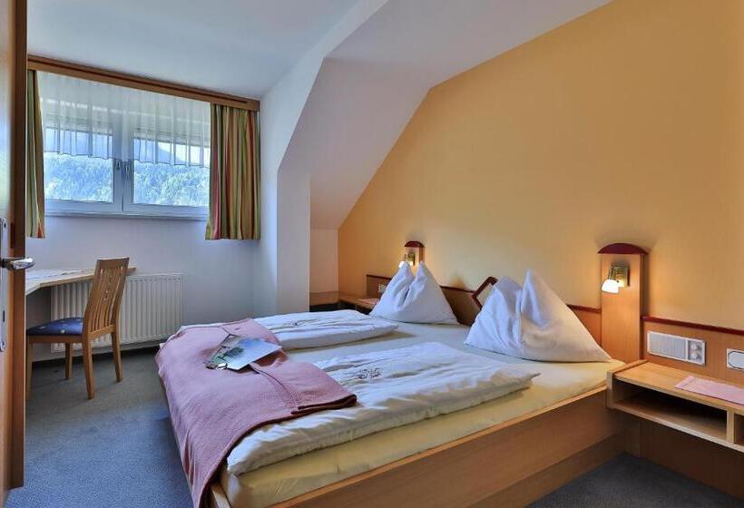 דירת שני חדרים, Garni Zerza