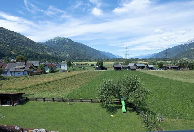 דירת שני חדרים, Garni Zerza