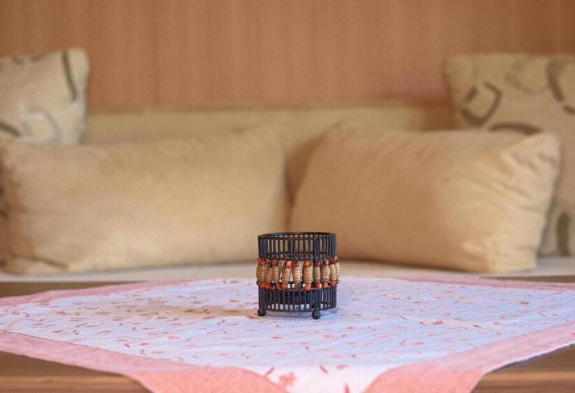 חדר משפחתי, Garni Zerza