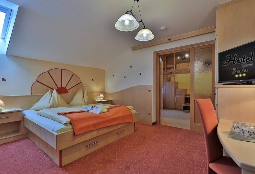 חדר משפחתי, Garni Zerza