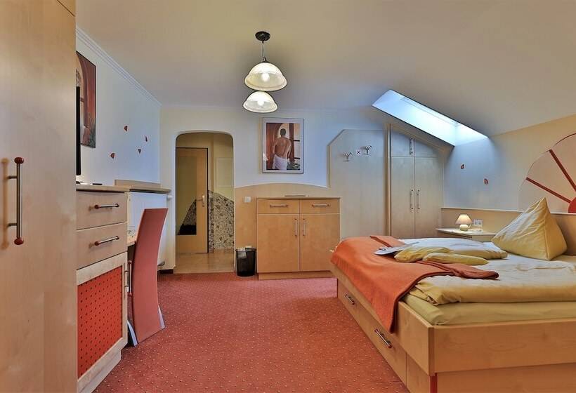 חדר משפחתי, Garni Zerza