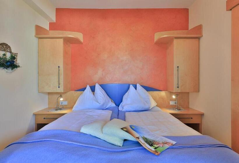 חדר סטנדרט נוף לגינה, Garni Zerza