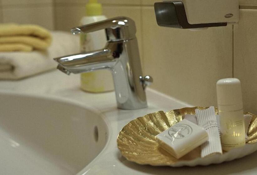 חדר משפחתי, Garni Zerza